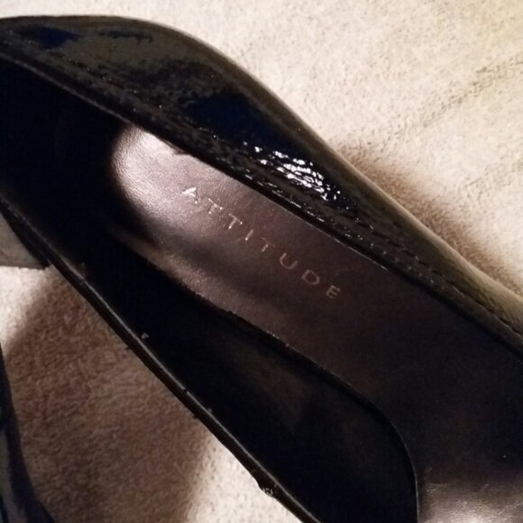 Women's Dress Shoes with Attitude - Picture 3 of 8